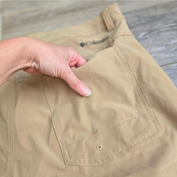 Columbia shorts size 36 quick dry material 10" Length tan colored - Picture 10 of 10